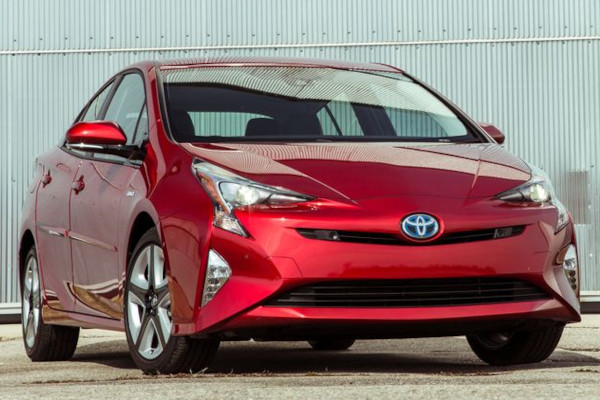 Toyota Prius 2021.jpg